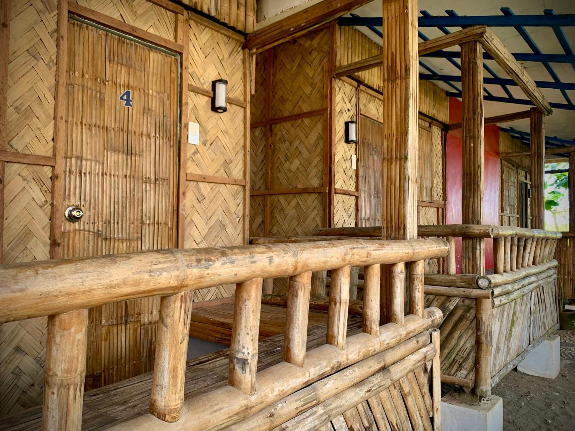 Old Parola Seaside Inn บาแลร์ ภายนอก รูปภาพ