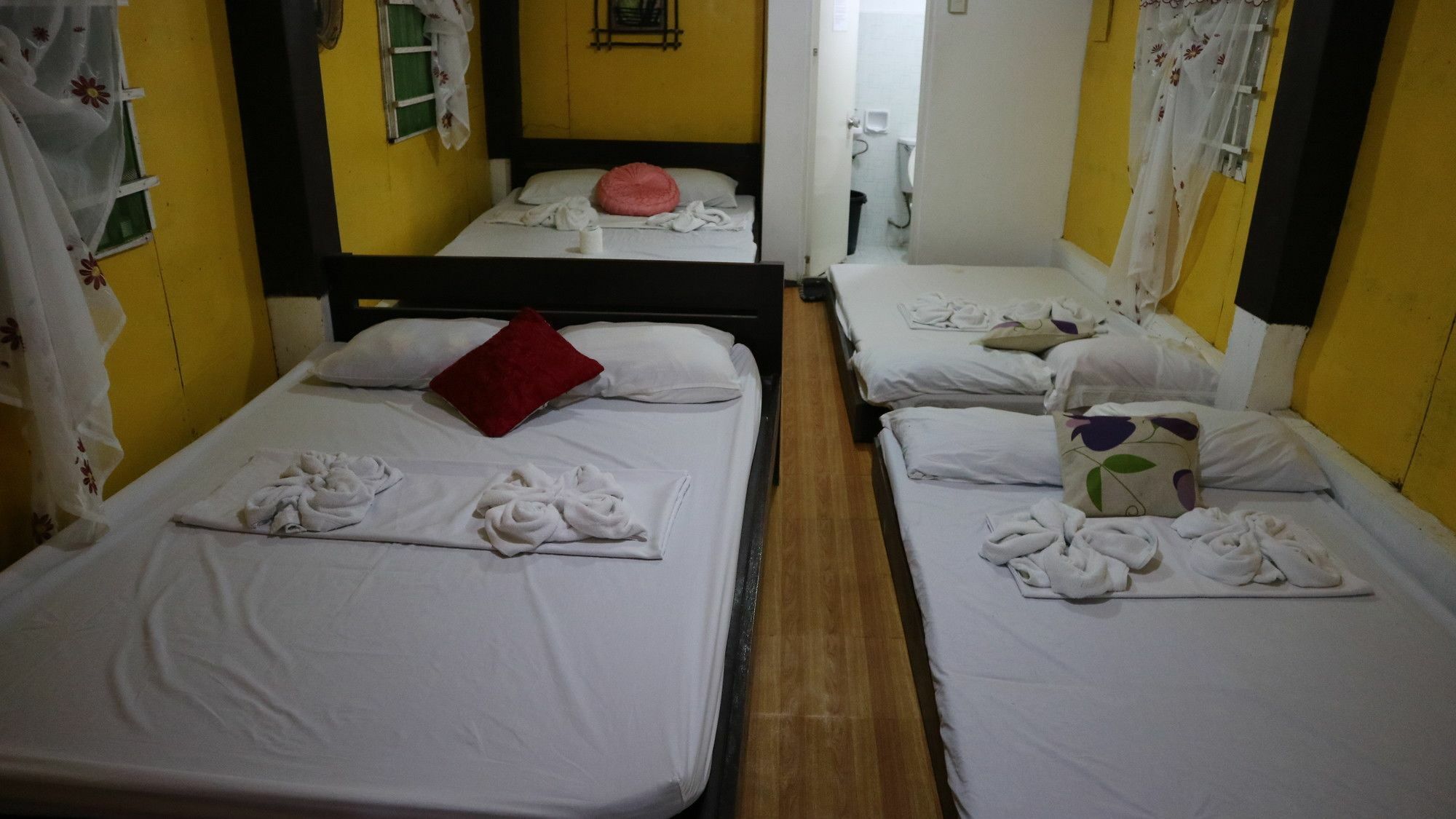 Old Parola Seaside Inn บาแลร์ ภายนอก รูปภาพ